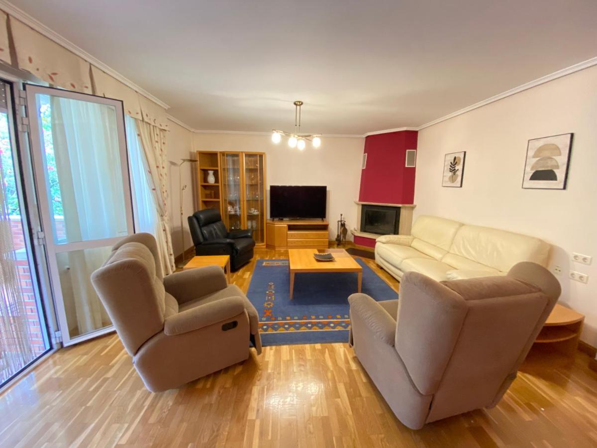 Casa Chalet Jardin Particular Ideal Grupos Y Familias Baranain ภายนอก รูปภาพ